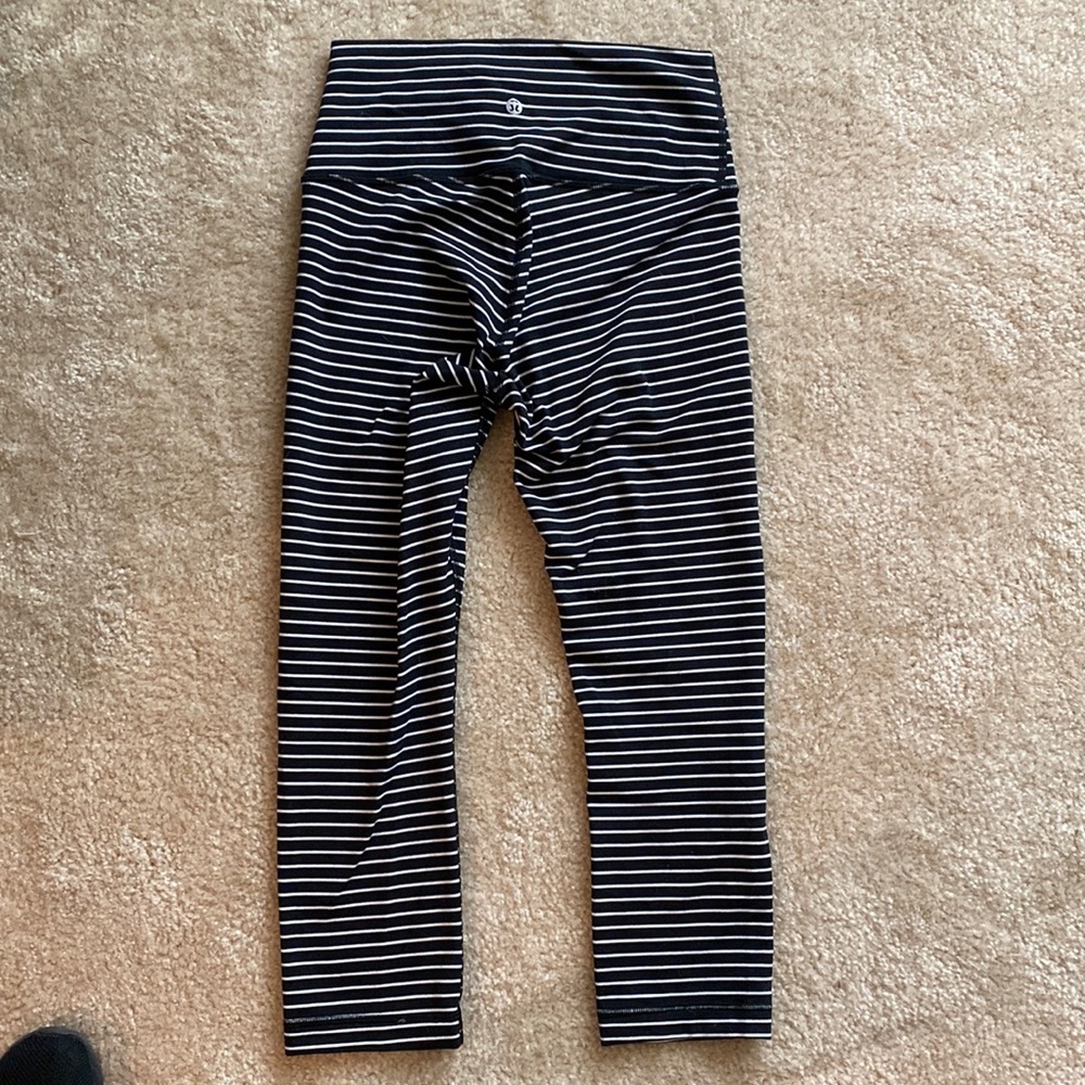 Lululemon - Wunder Under Luon 23” - Size 6